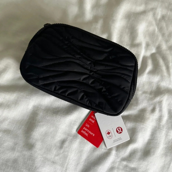 🆕🇨🇦 Lululemon Team Canada Everywhere Belt Bag Black - Picture 2 of 6